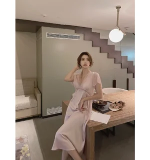 ชุดนอนลูกไม้เดรสยาว ผ้าเบา สบาย สีแชมเปญ