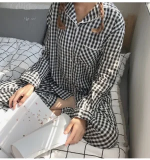 ชุดนอนแขนยาวขายาว ผ้าคอตตอน ตารางหมากรุก สีดำ