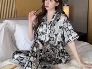 ชุดนอนแขนสั้นฤดูร้อน สไตล์ญี่ปุ่น-เกาหลี ผ้าซาตินเรียบ มีลาย สีดำ