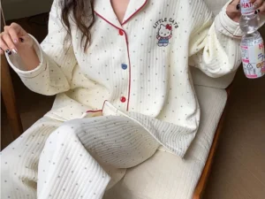 ชุดนอนแขนยาวขายาว ผ้าคอตตอน ตารางหมากรุก สีขาวลายการ์ตูน