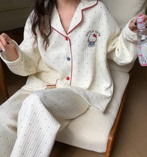 ชุดนอนแขนยาวขายาว ผ้าคอตตอน ตารางหมากรุก สีขาวลายการ์ตูน