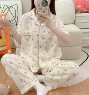 ชุดนอนผ้าไหมญี่ปุ่น แขนสั้น ขายาว สีเหลืองนวล ลายจุดชมพู