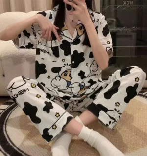 ชุดนอนผู้หญิง คอปกแขนสั้น ขายาว ลายการ์ตูนสีขาวดำ