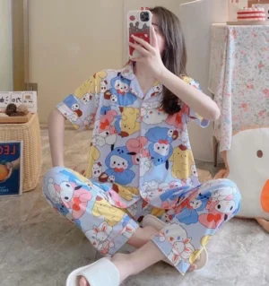 ชุดนอนผู้หญิง คอปกแขนสั้น ขายาว ลายการ์ตูนหลากสี