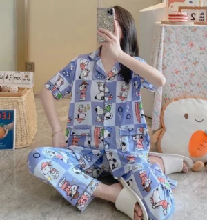 ชุดนอนผู้หญิง คอปกแขนสั้น ขายาว ลายการ์ตูนสีฟ้า