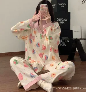 ชุดนอนผ้าไหมญี่ปุ่น แขนสั้น ขายาว สีเหลือง ลายการ์ตูน